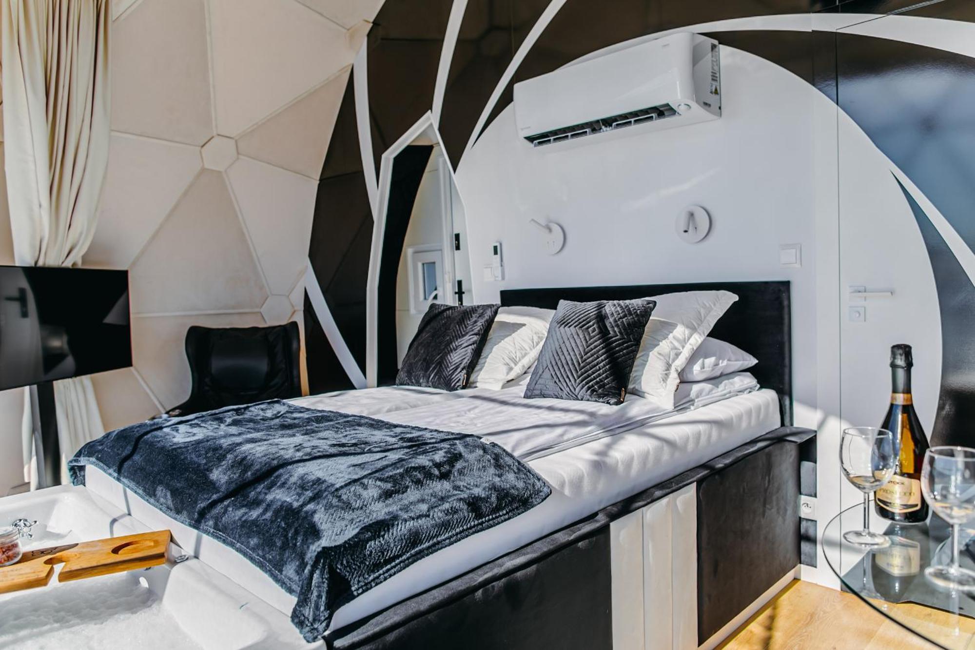 Grand Ht Houseboats - Domki Na Wodzie - Sauna, Jacuzzi, Kominek Мельно Номер фото