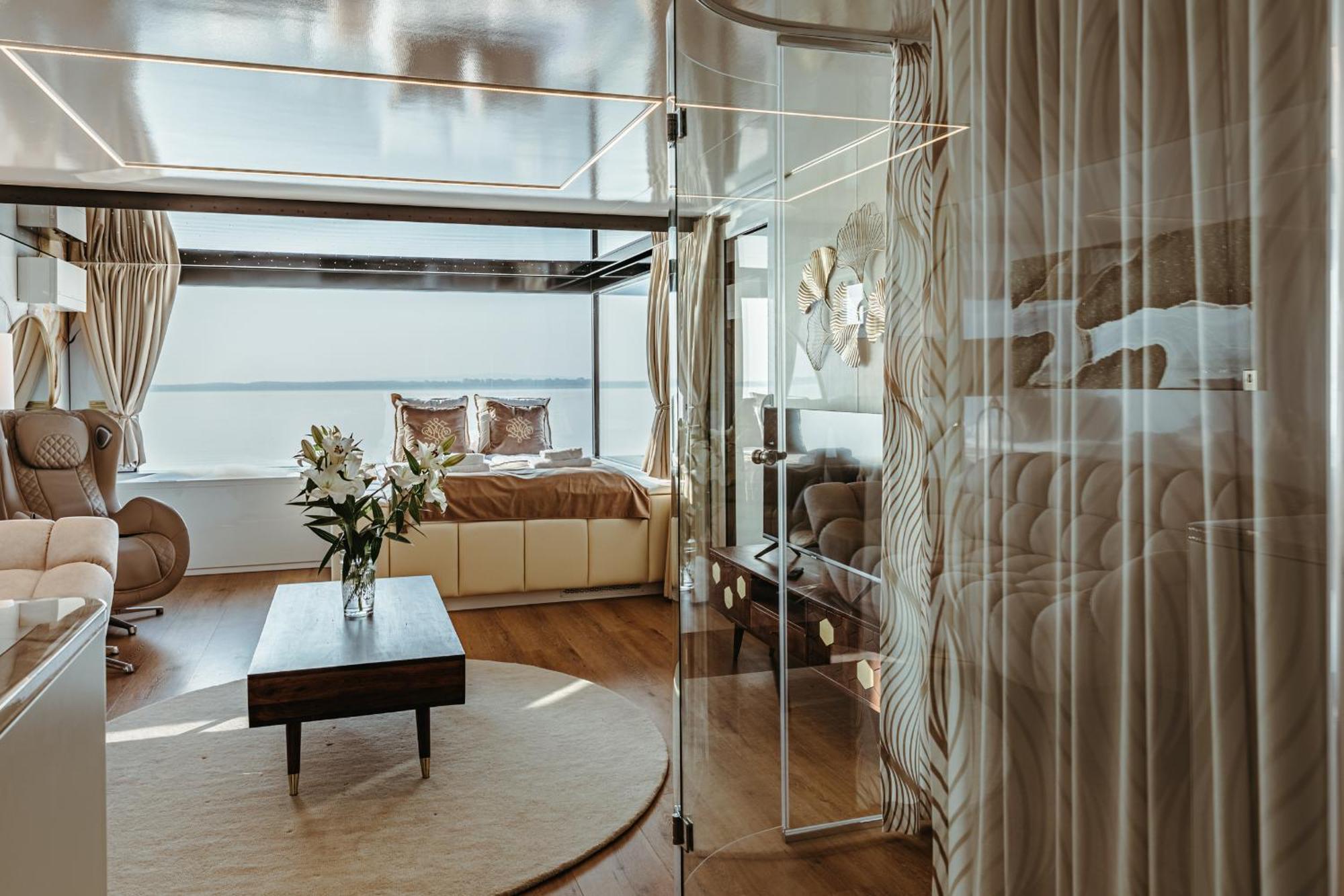 Grand Ht Houseboats - Domki Na Wodzie - Sauna, Jacuzzi, Kominek Мельно Номер фото