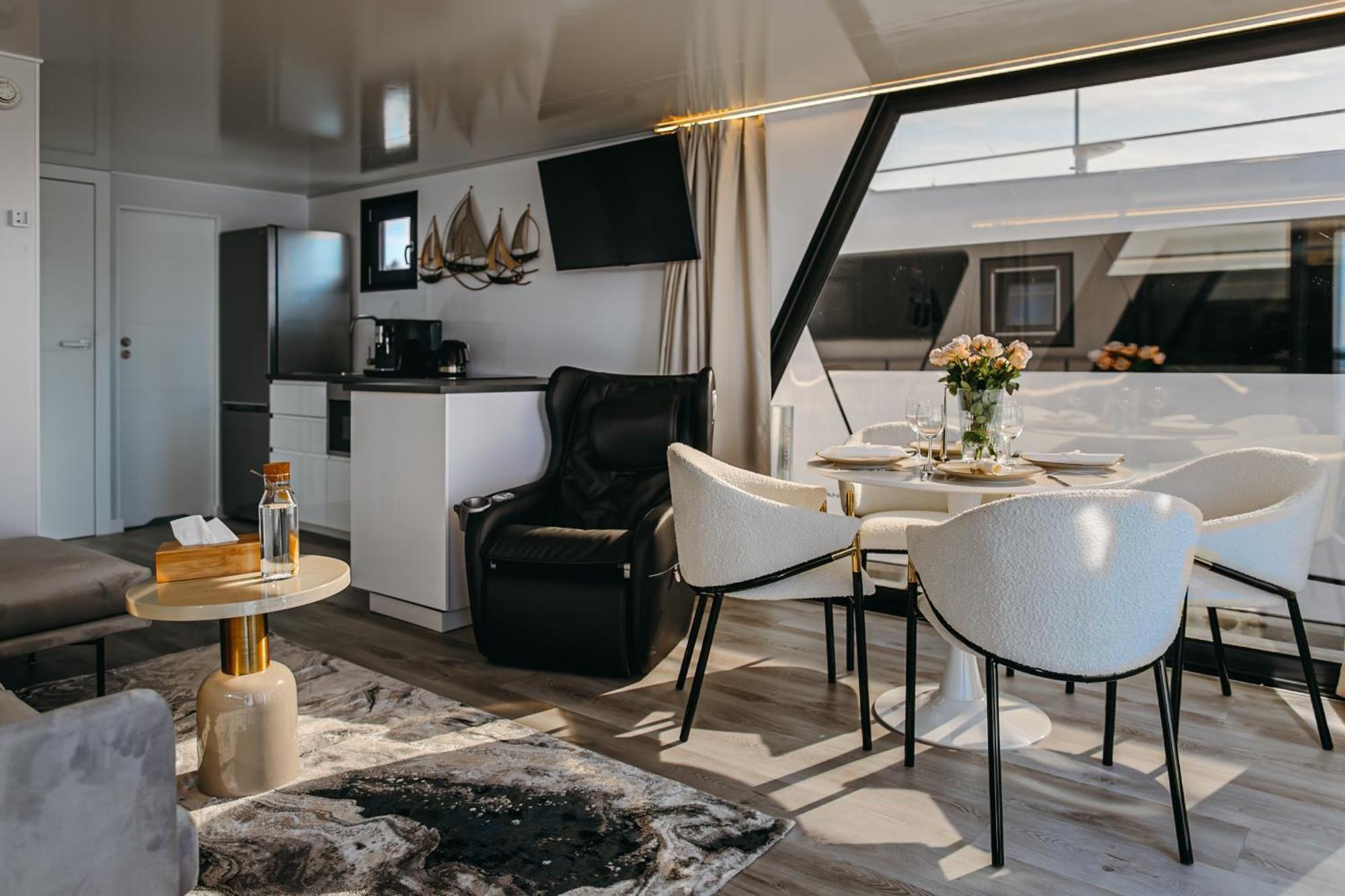 Grand Ht Houseboats - Domki Na Wodzie - Sauna, Jacuzzi, Kominek Мельно Номер фото