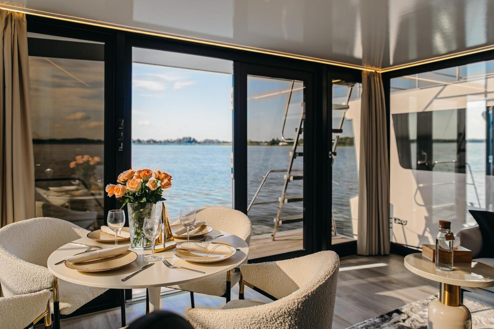 Grand Ht Houseboats - Domki Na Wodzie - Sauna, Jacuzzi, Kominek Мельно Номер фото